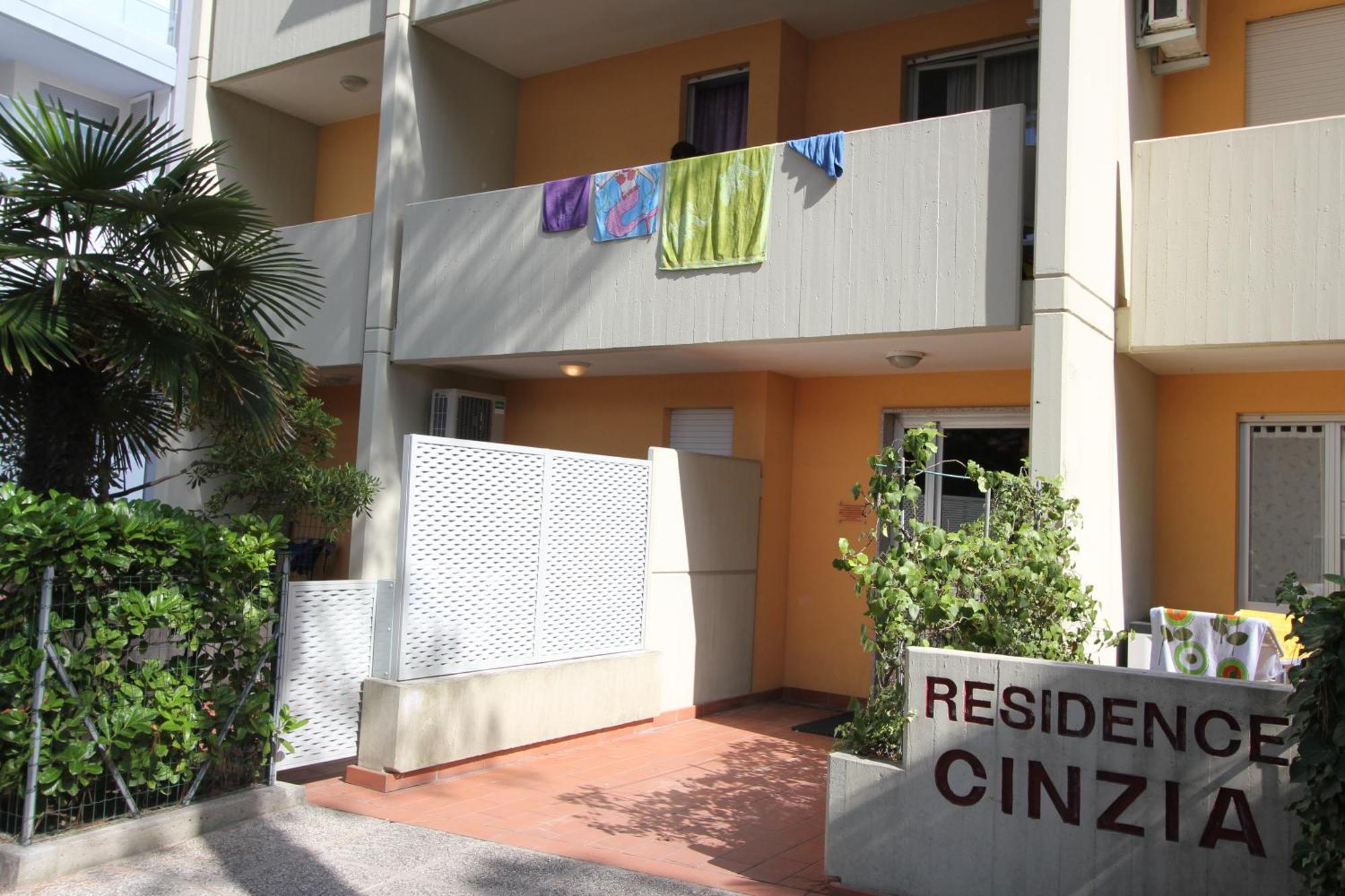 Cinzia Apartment Бибионе Екстериор снимка