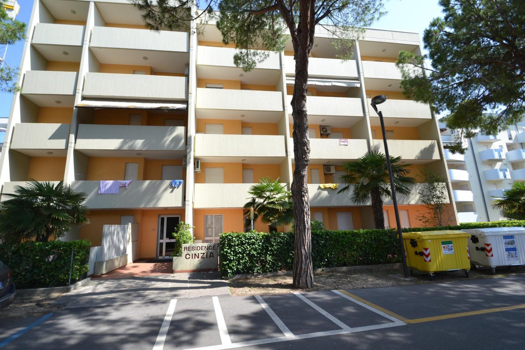 Cinzia Apartment Бибионе Екстериор снимка