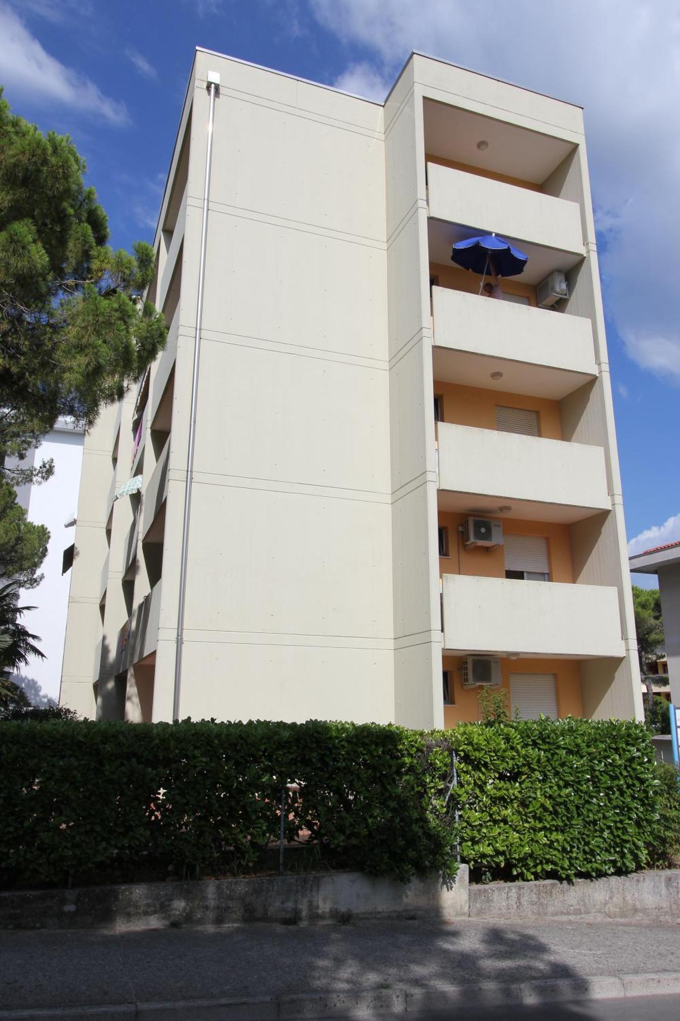 Cinzia Apartment Бибионе Екстериор снимка