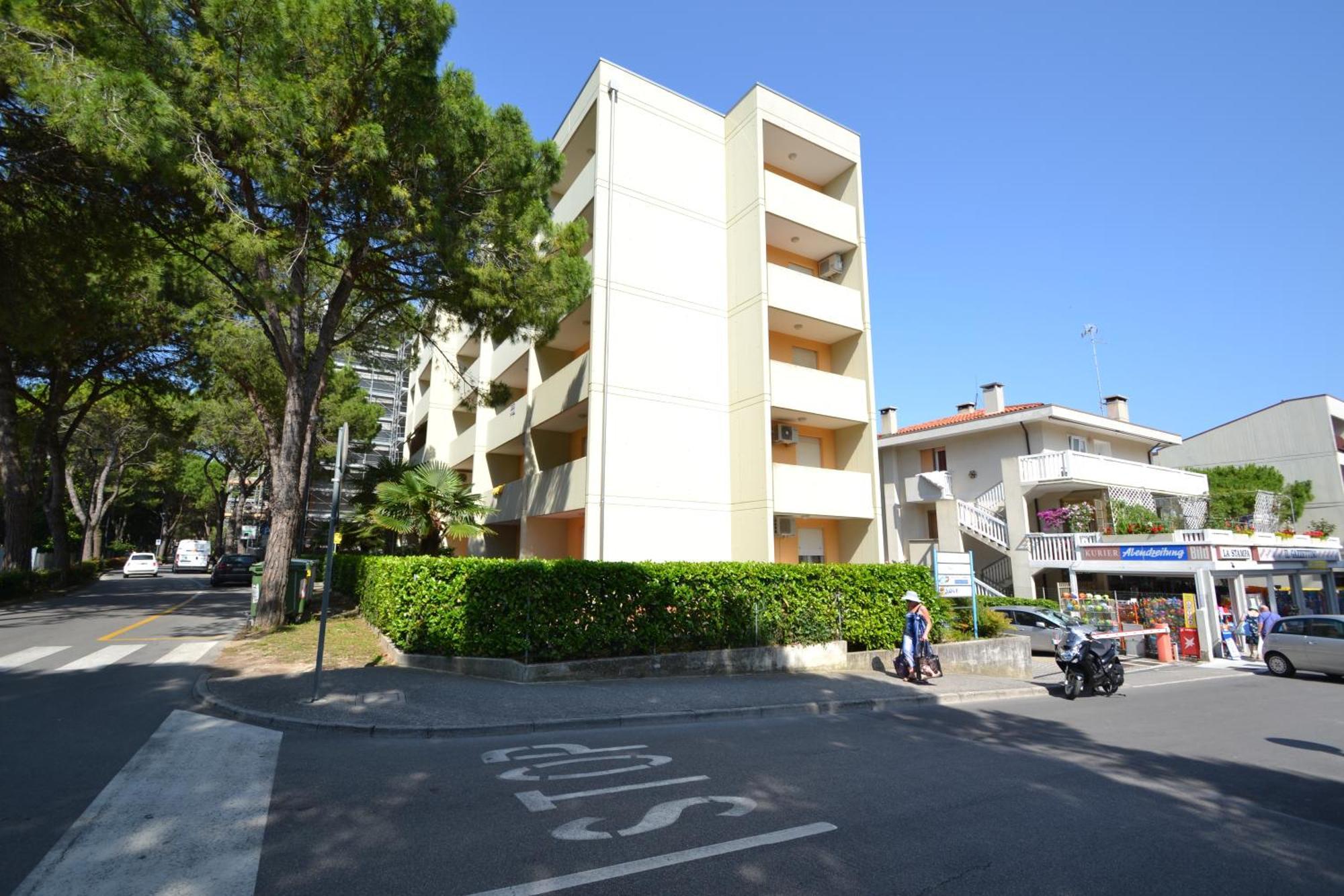 Cinzia Apartment Бибионе Екстериор снимка