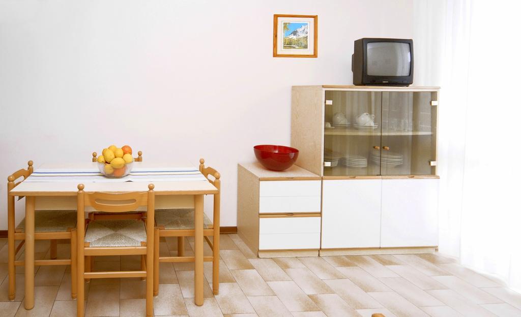 Cinzia Apartment Бибионе Екстериор снимка