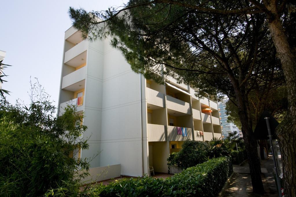 Cinzia Apartment Бибионе Екстериор снимка